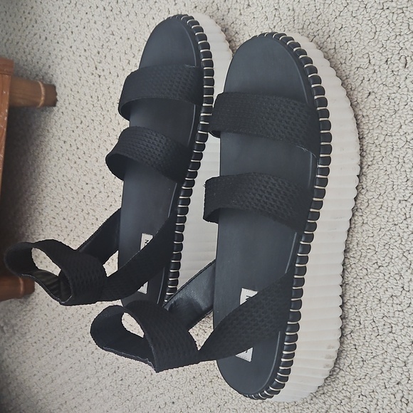 Steve Madden Shelle Strappy Sporty Platform - Picture 3 of 6